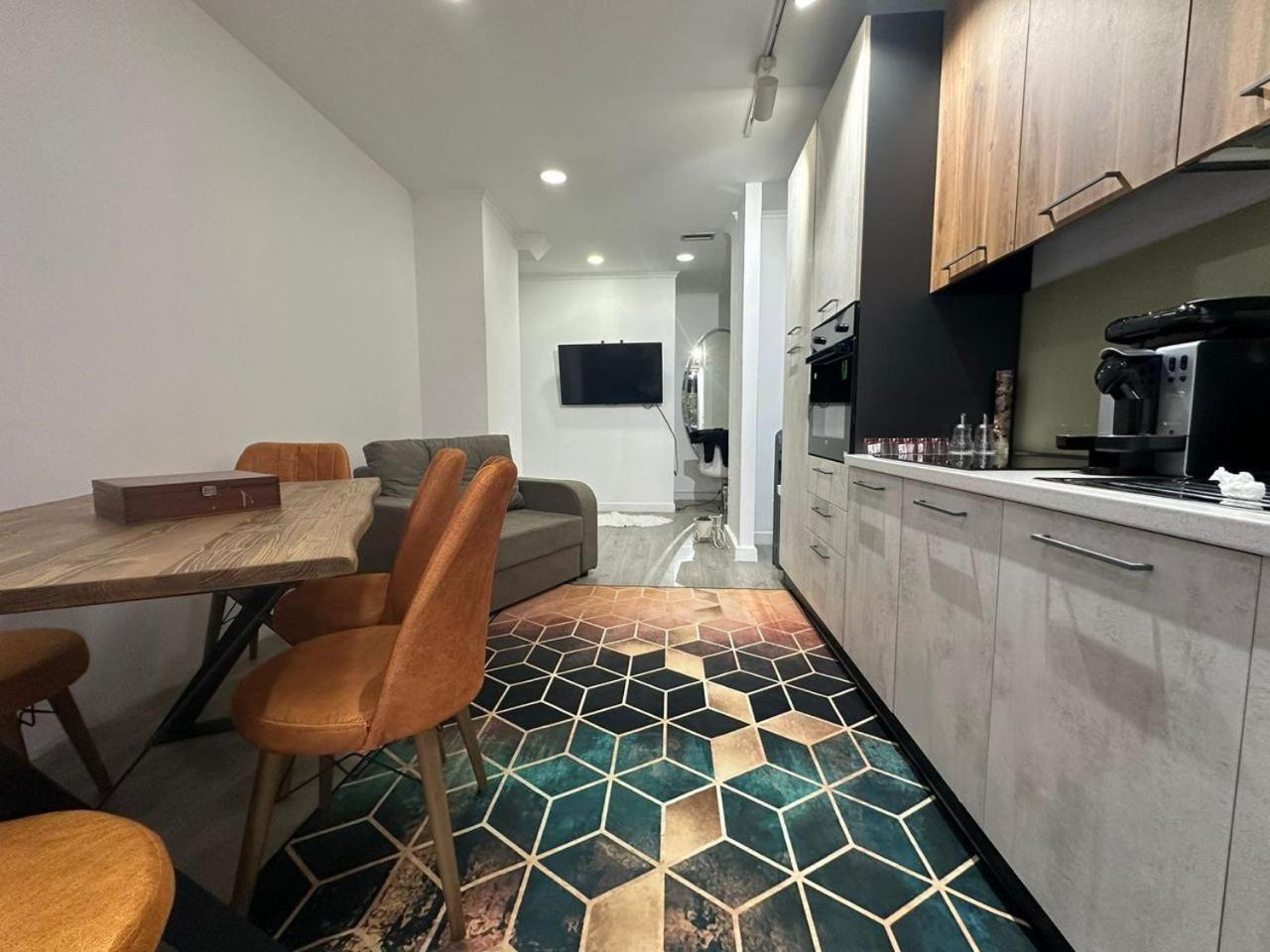 Park View Central Apartment Тирана Екстер'єр фото
