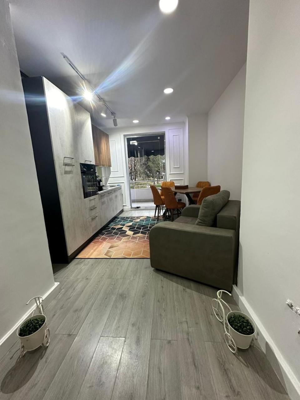 Park View Central Apartment Тирана Екстер'єр фото
